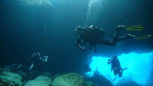 472562cavern diving small